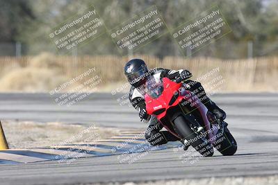 media/Dec-01-2025-Moto Forza (Mon) [[2daa91e15f]]/3-Beginner Group/Session 3 (Turn 3)/